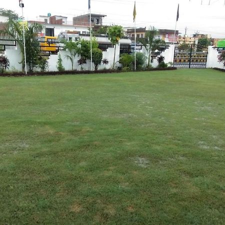 Hotel The Ideal Kushinagar Exterior foto