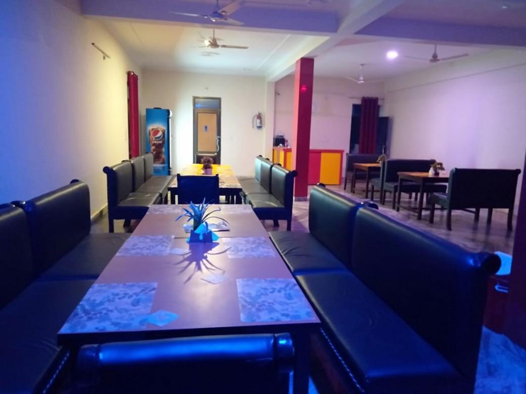 Hotel The Ideal Kushinagar Exterior foto